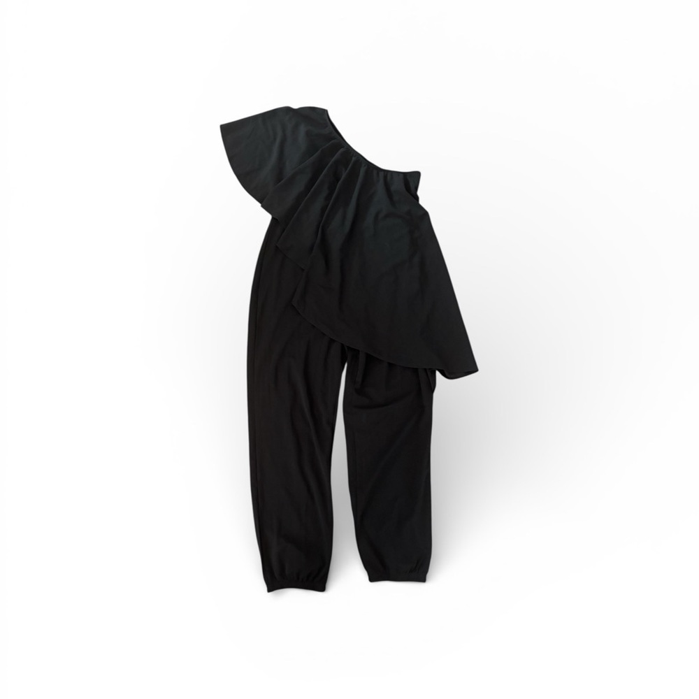 Elegant Black One-Shoulder Jumpsuit - Picture 2 of 10